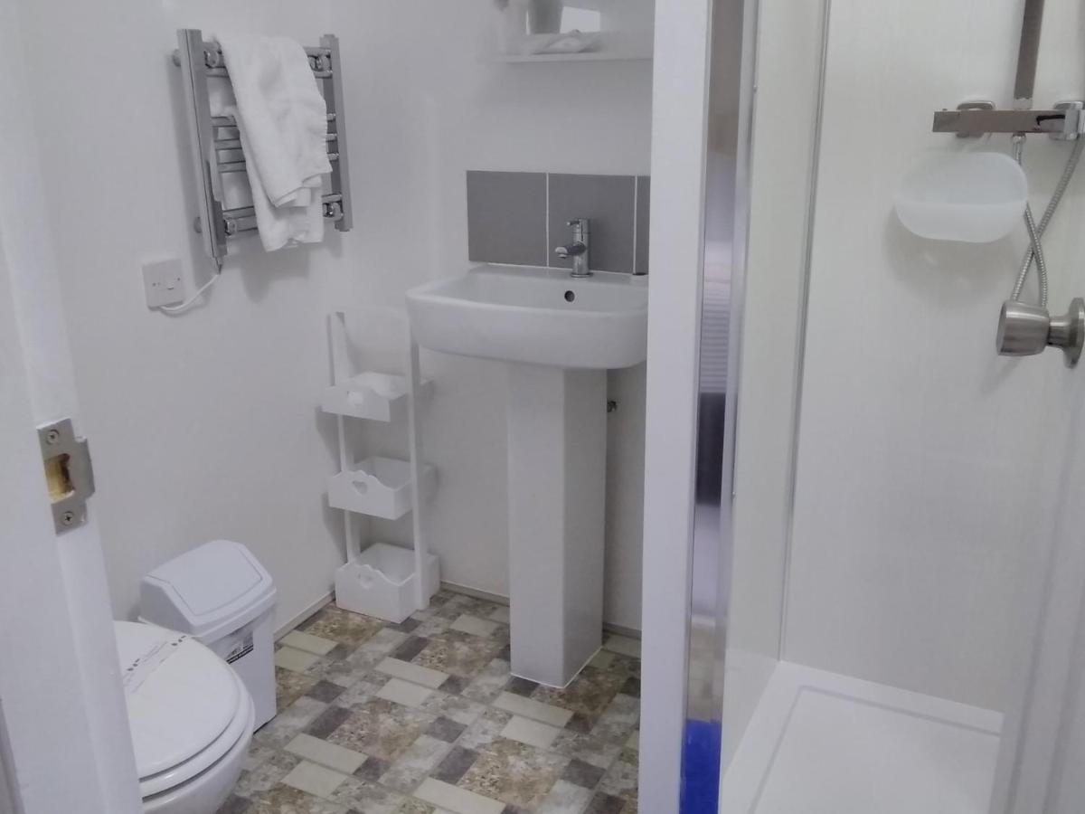 Roger Ground Guest House - With Onsite Car Parking Windermere Εξωτερικό φωτογραφία