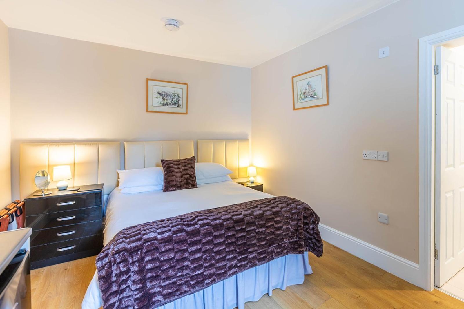 Roger Ground Guest House - With Onsite Car Parking Windermere Εξωτερικό φωτογραφία
