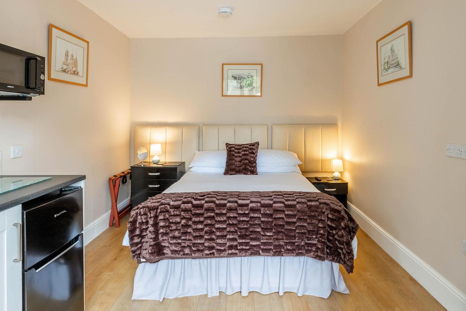 Roger Ground Guest House - With Onsite Car Parking Windermere Εξωτερικό φωτογραφία
