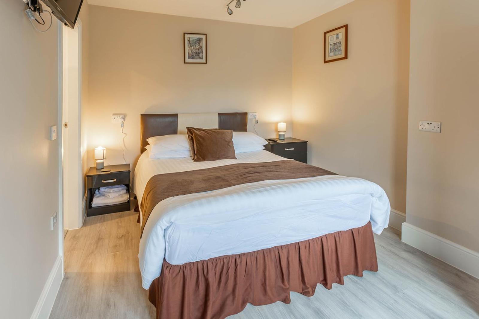 Roger Ground Guest House - With Onsite Car Parking Windermere Εξωτερικό φωτογραφία