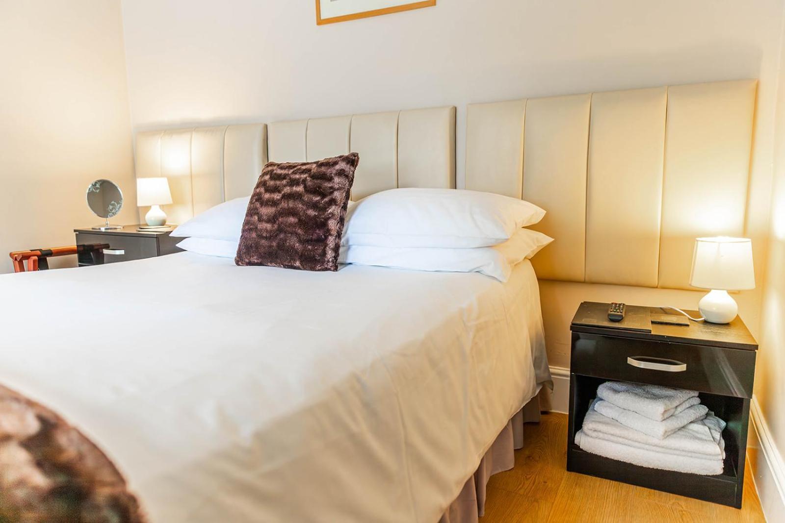 Roger Ground Guest House - With Onsite Car Parking Windermere Εξωτερικό φωτογραφία