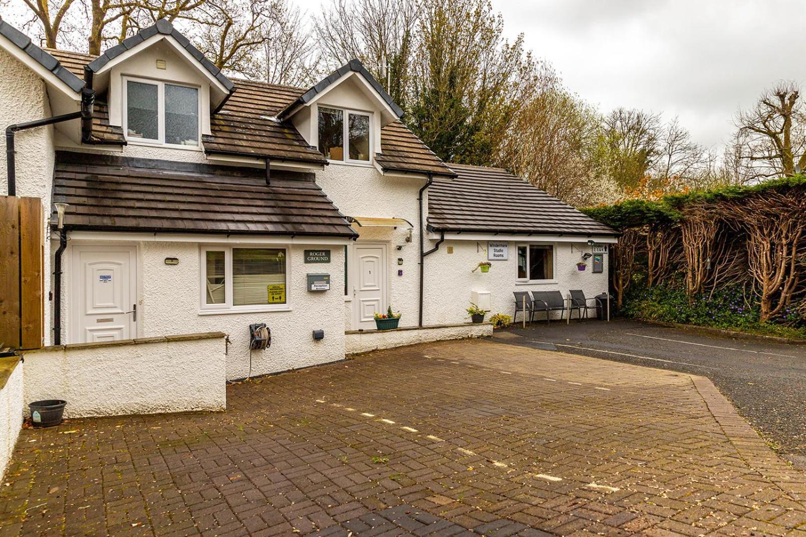 Roger Ground Guest House - With Onsite Car Parking Windermere Εξωτερικό φωτογραφία