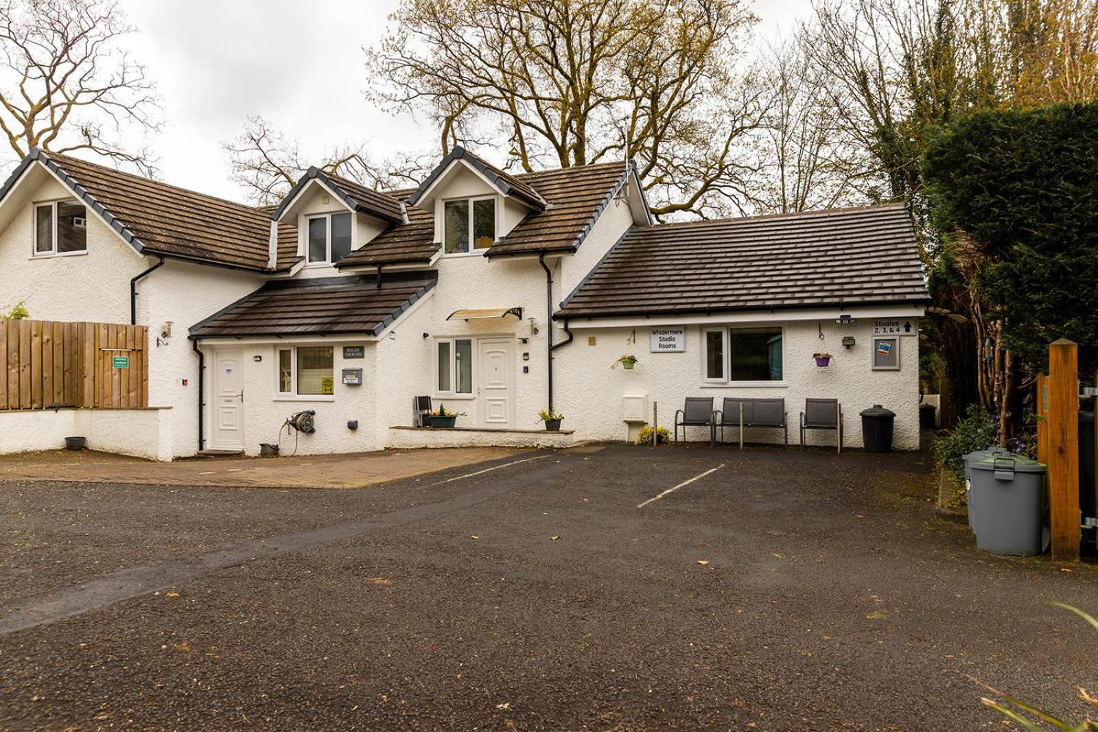 Roger Ground Guest House - With Onsite Car Parking Windermere Εξωτερικό φωτογραφία