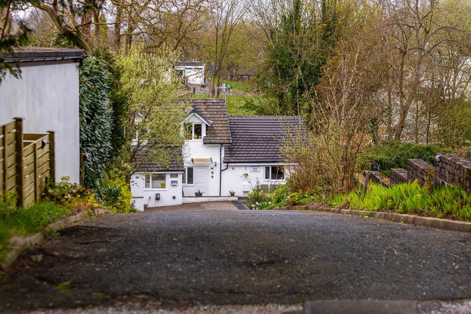Roger Ground Guest House - With Onsite Car Parking Windermere Εξωτερικό φωτογραφία