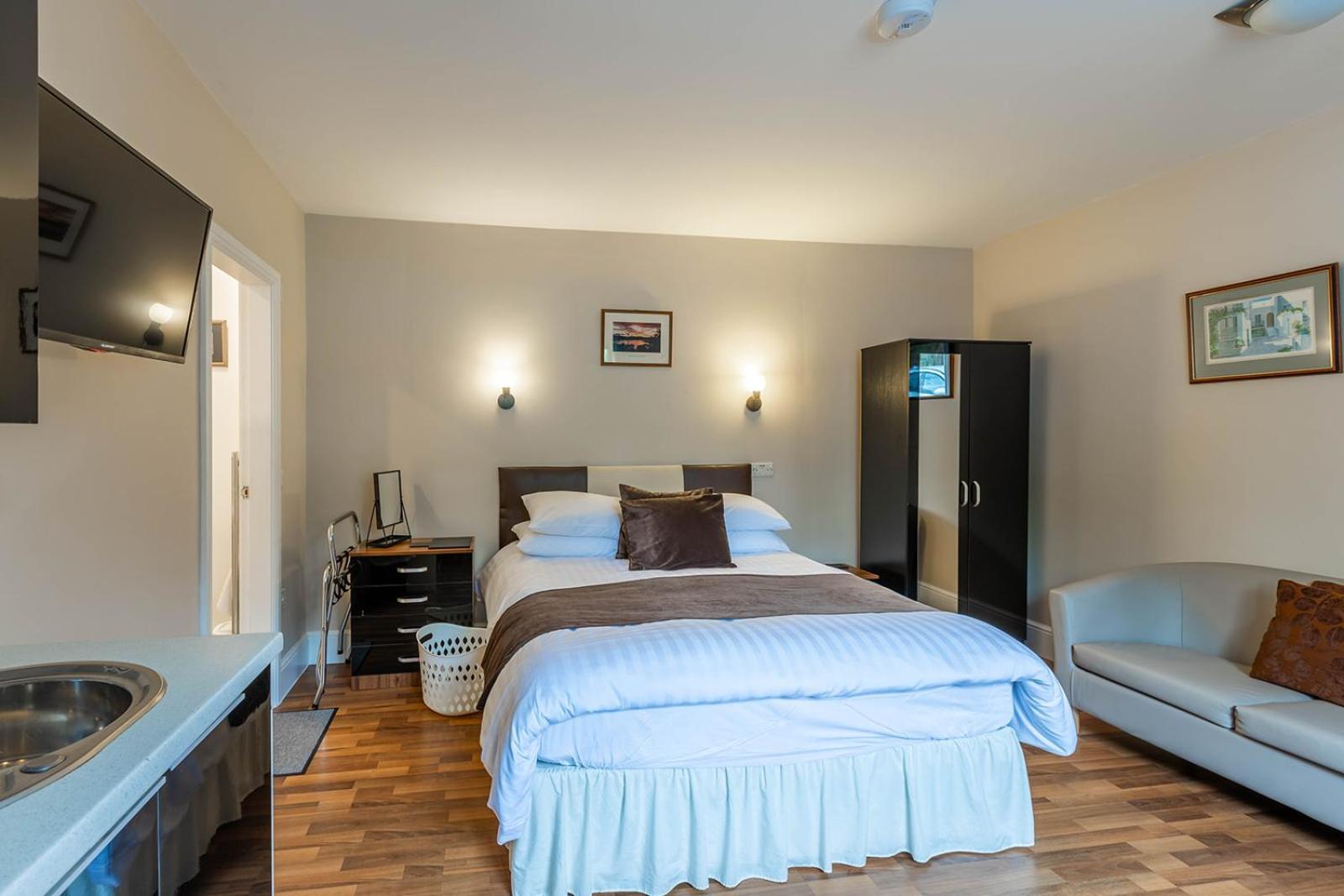 Roger Ground Guest House - With Onsite Car Parking Windermere Εξωτερικό φωτογραφία
