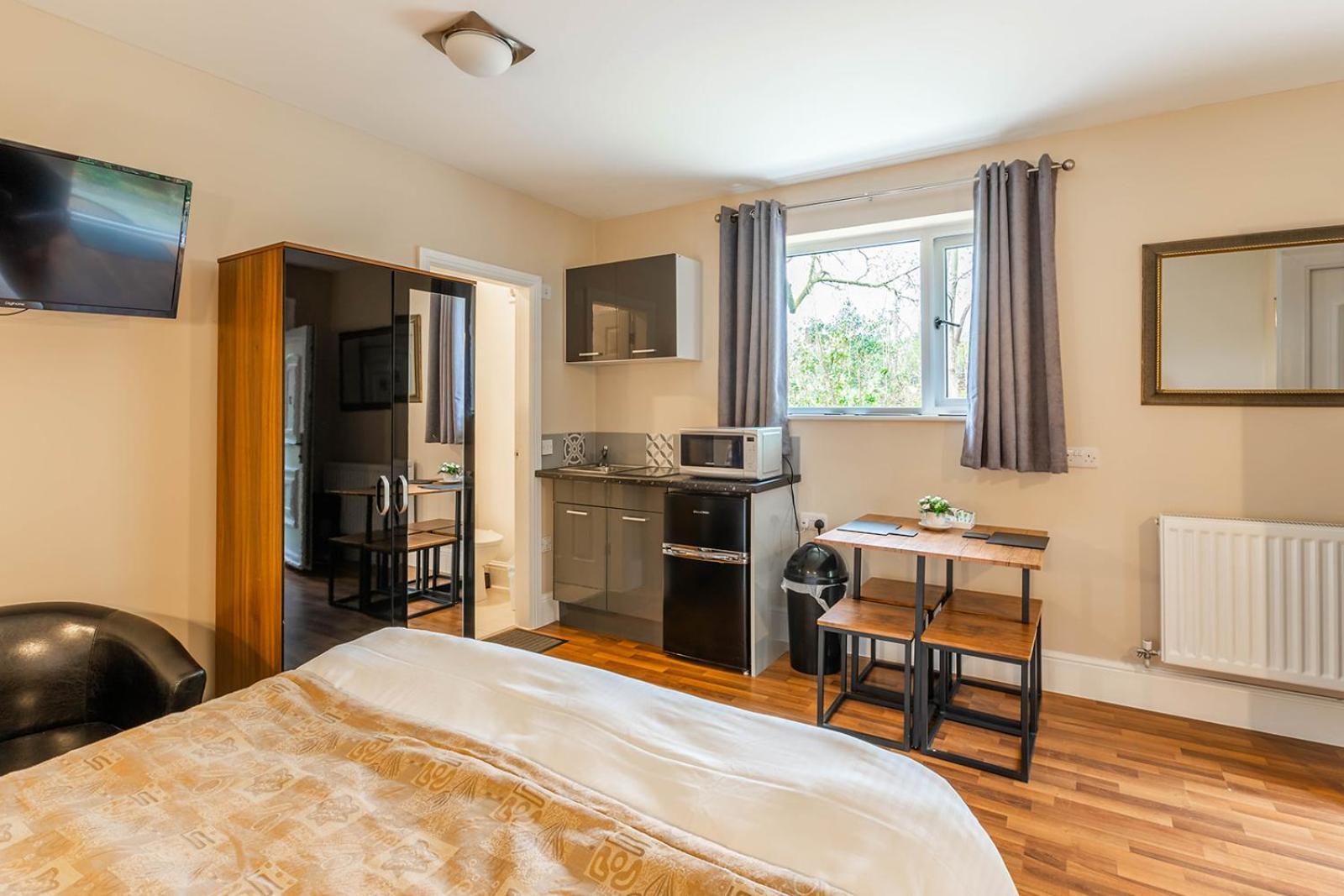 Roger Ground Guest House - With Onsite Car Parking Windermere Εξωτερικό φωτογραφία